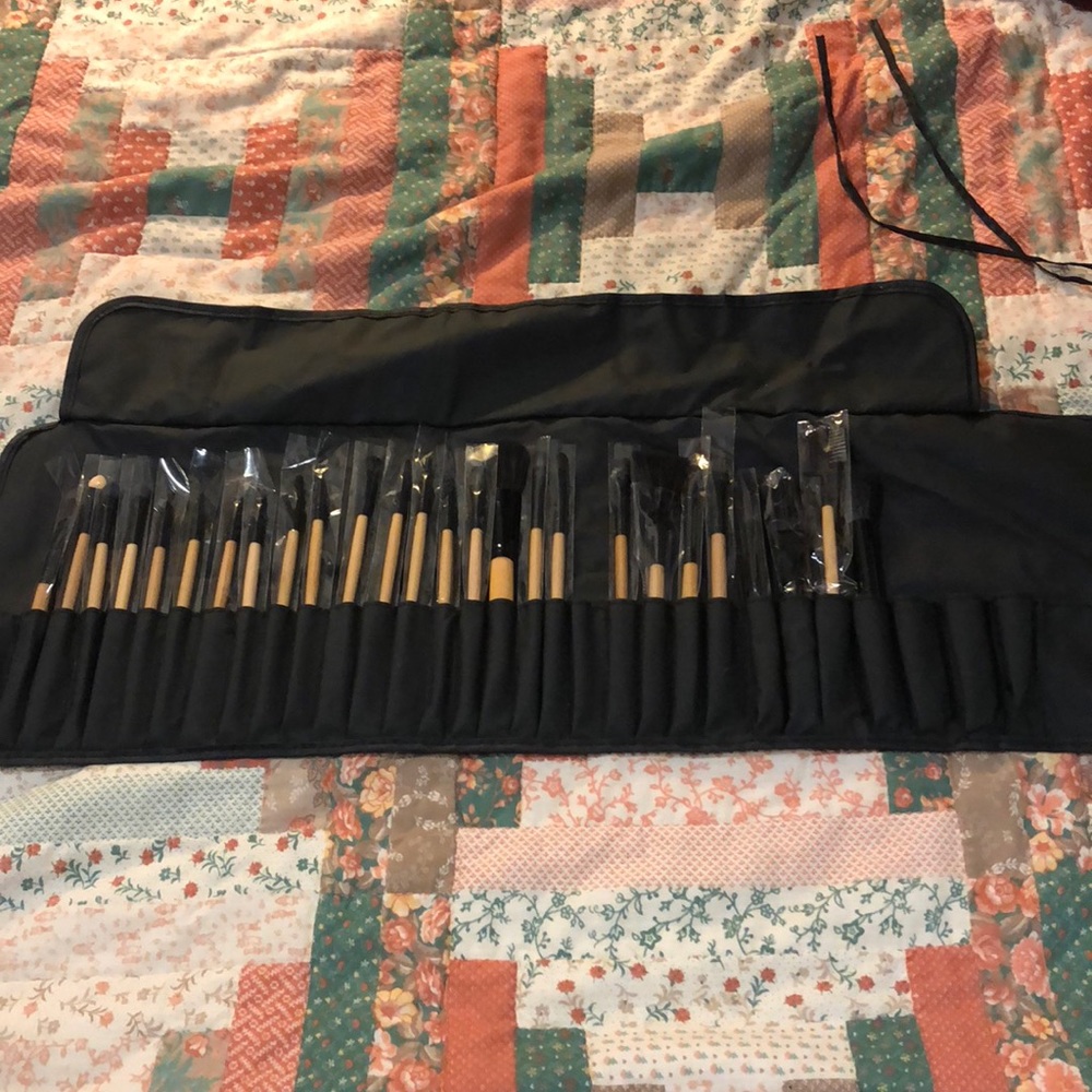 26 piece brush set